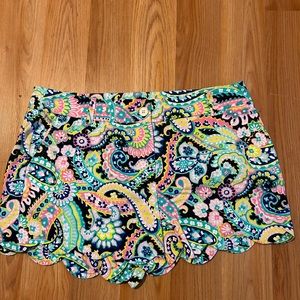 Crown &Ivy Women's Shelby Scalloped Shorts Paisley Print